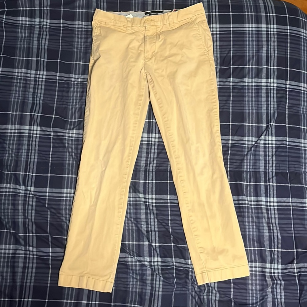 Tommy Hilfiger khakis size 32